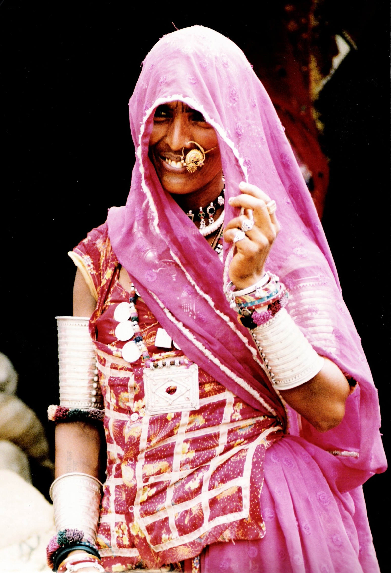 "Tribal"vrouw met etnische sieraden