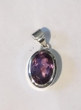 nr 3  25x21mm   € 95,-