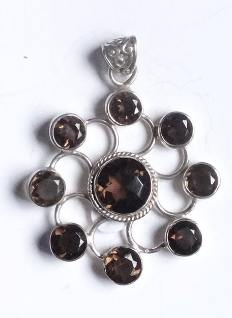 Hangers met gefacetteerde stenen