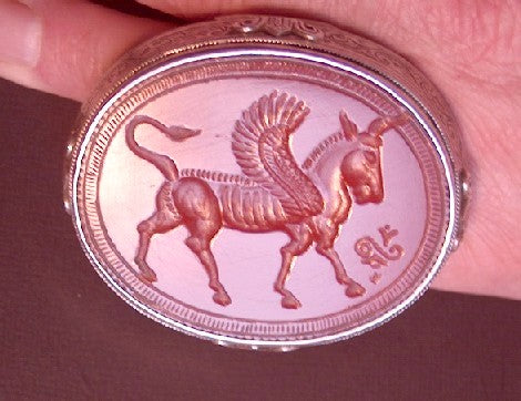 Pegasus gesneden in Carneoo;. Dubbelring
