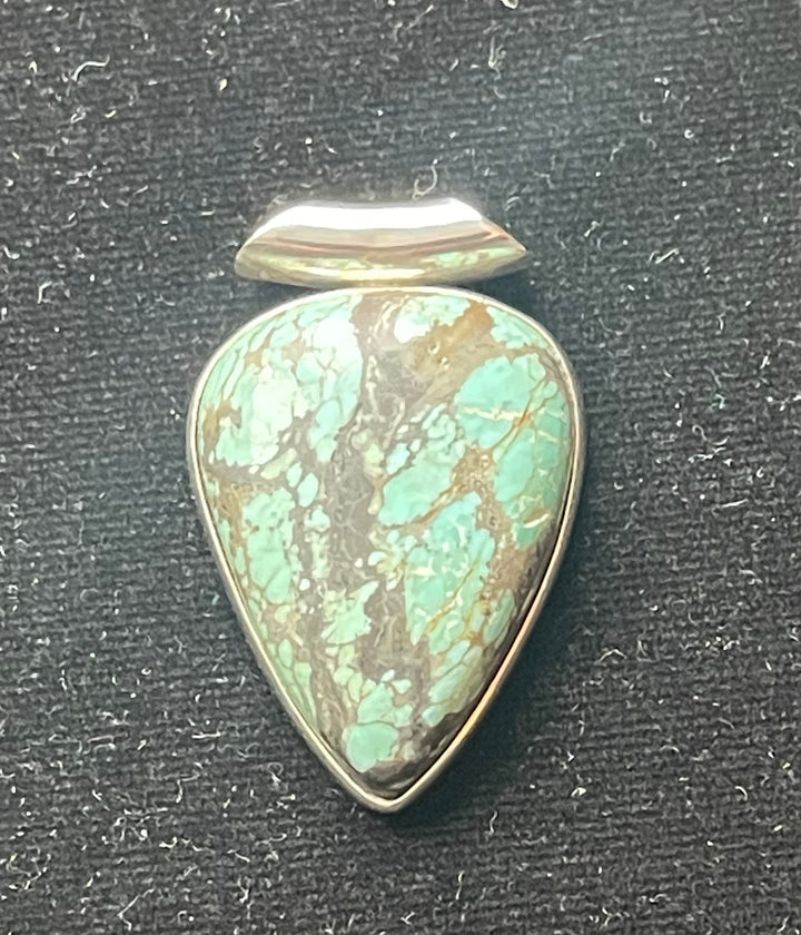 Mooi getekende drupel  Turkoois. 32x23mm 10,22 gram. € 35  